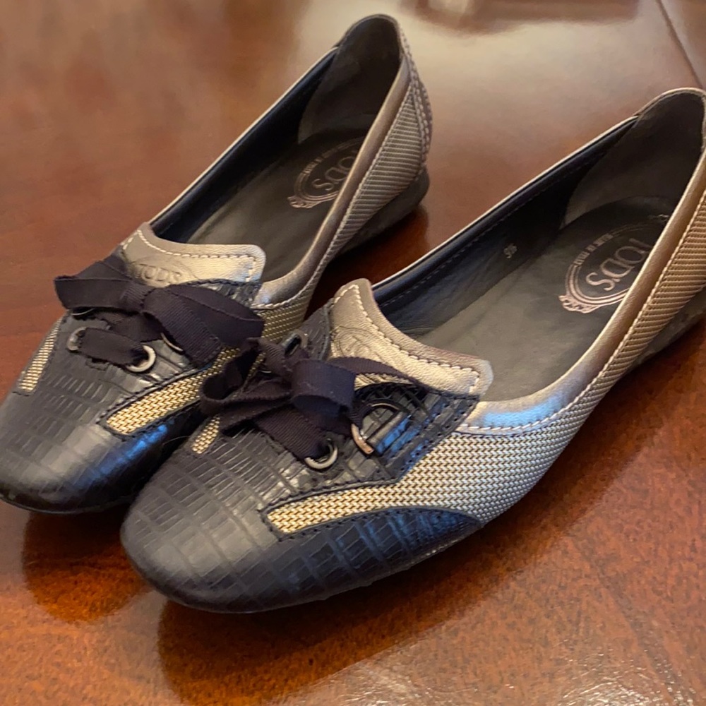 TOD’S lace toe driving shoes
